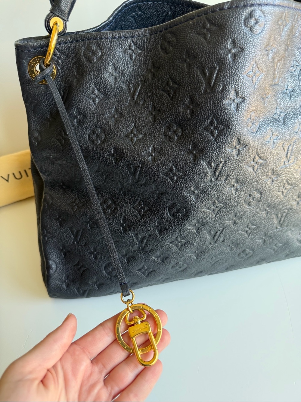 Authentic Louis Vuitton Artsy MM Infiniti Midnight Blue Empreinte Leather Bag - Picture 4 of 16